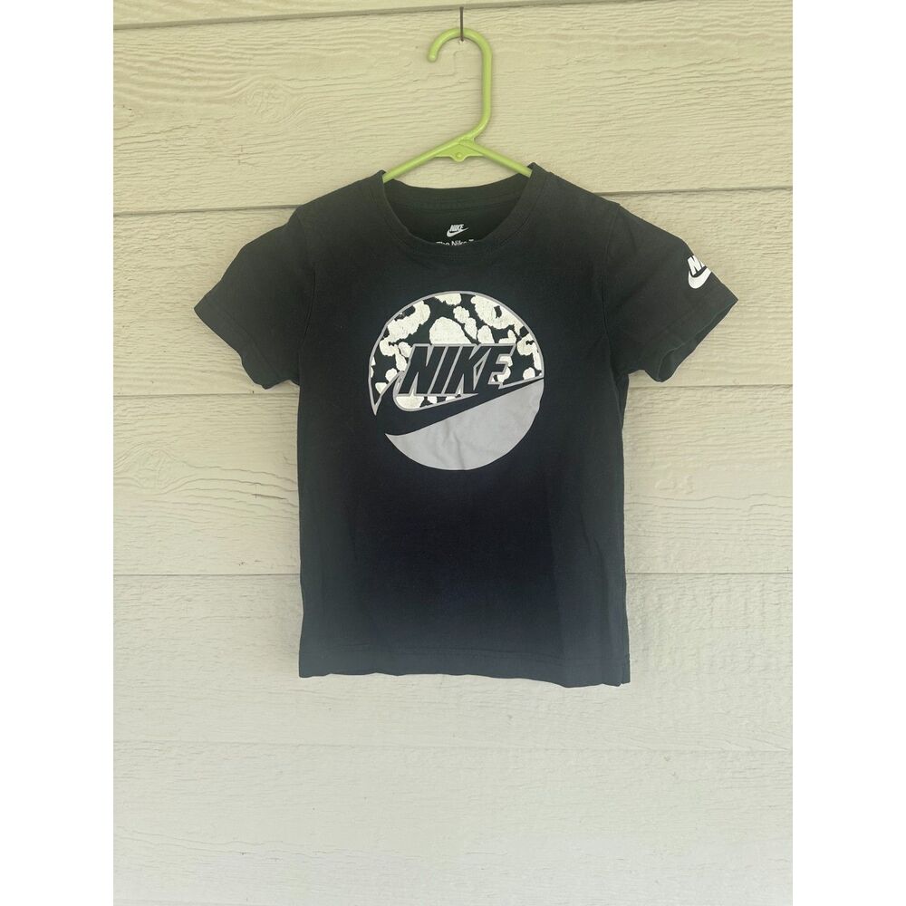 Nike Boys Black Circle Graphic Logo Swoosh T-Shirt - Kids Size 7 / XS